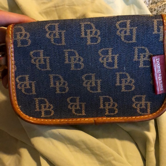 Authentic Dooney&Bourke wristlet - Picture 4 of 8